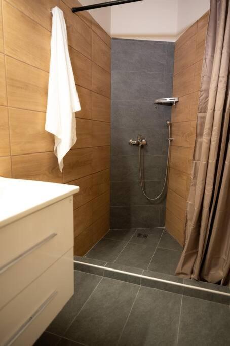 Anesis Airport Rooms 102 Koropion Exteriör bild